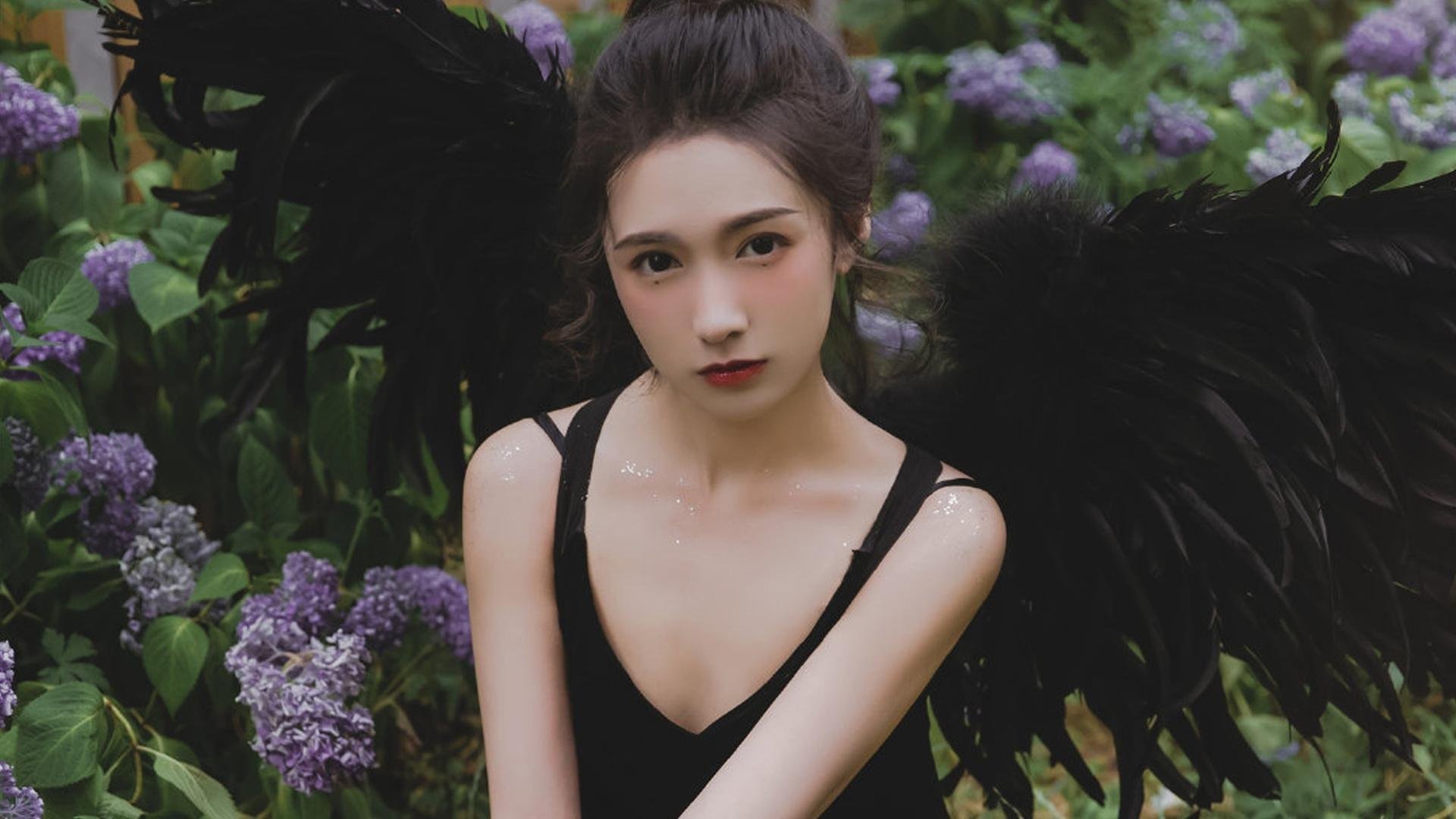 九游娱乐中心-西甲：巴萨2-2战平塞维利亚，莱万梅开二度难掩失误，巴萨1比0莱万特