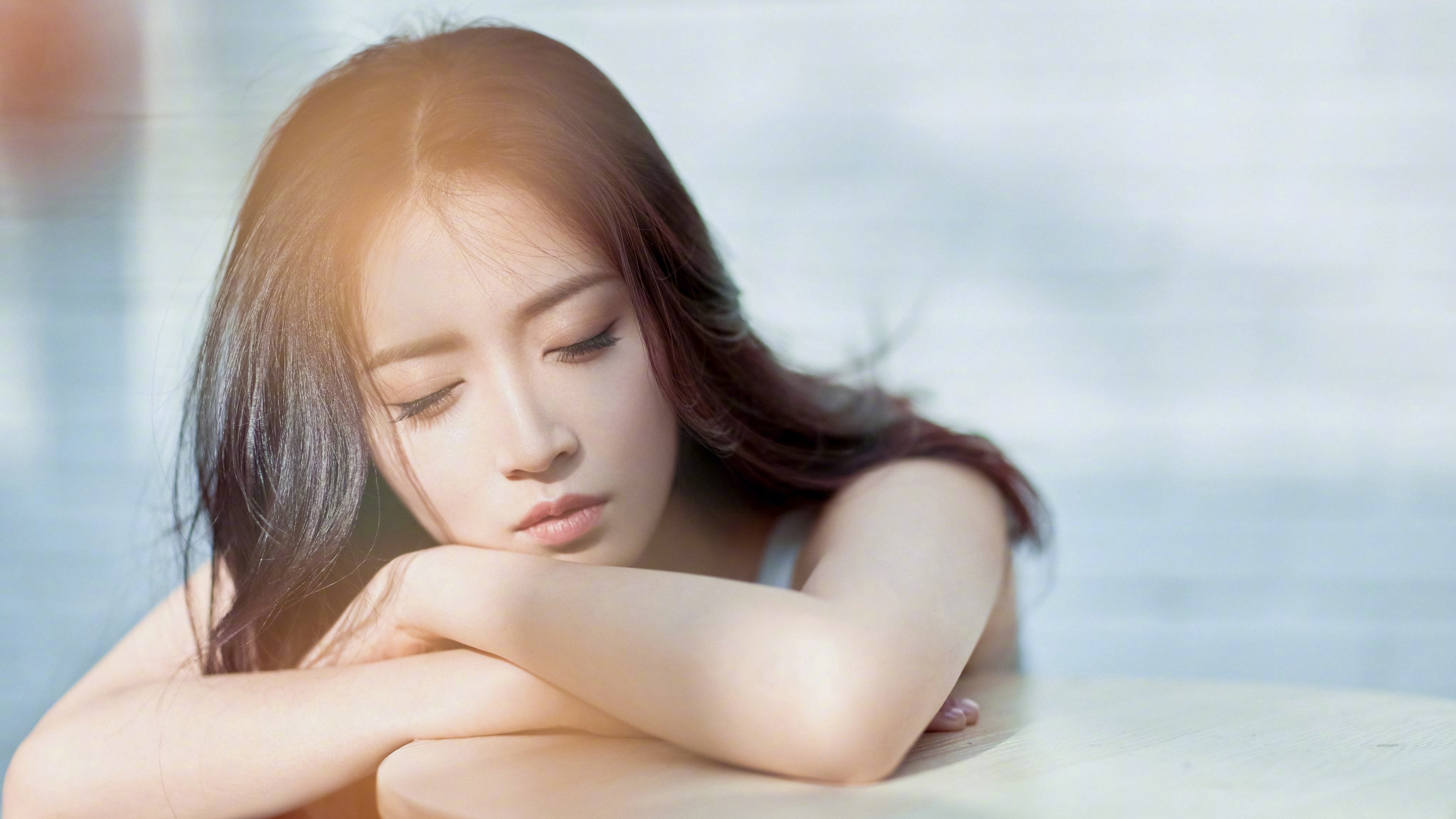 职业球员参与战术设计会议体现战术民主与球员责任感，球队战术风格